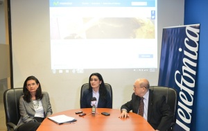 En la fotografía de izquierda a derecha, Renata Rodrígues, Vicerrectora Académica de la Universidad Centroamericana (UCA), Gilberto Bergman, Presidente del Instituto Tecnológico de Estudios por Internet (TEC-Virtual), y Catalina Chávez, Especialista en Responsabilidad Corporativa de Telefónica y su marca Movistar en Nicaragua.